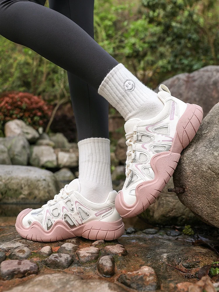女性向けハイキングシューズ：Semir オートドア登山靴の実用性と性能解析