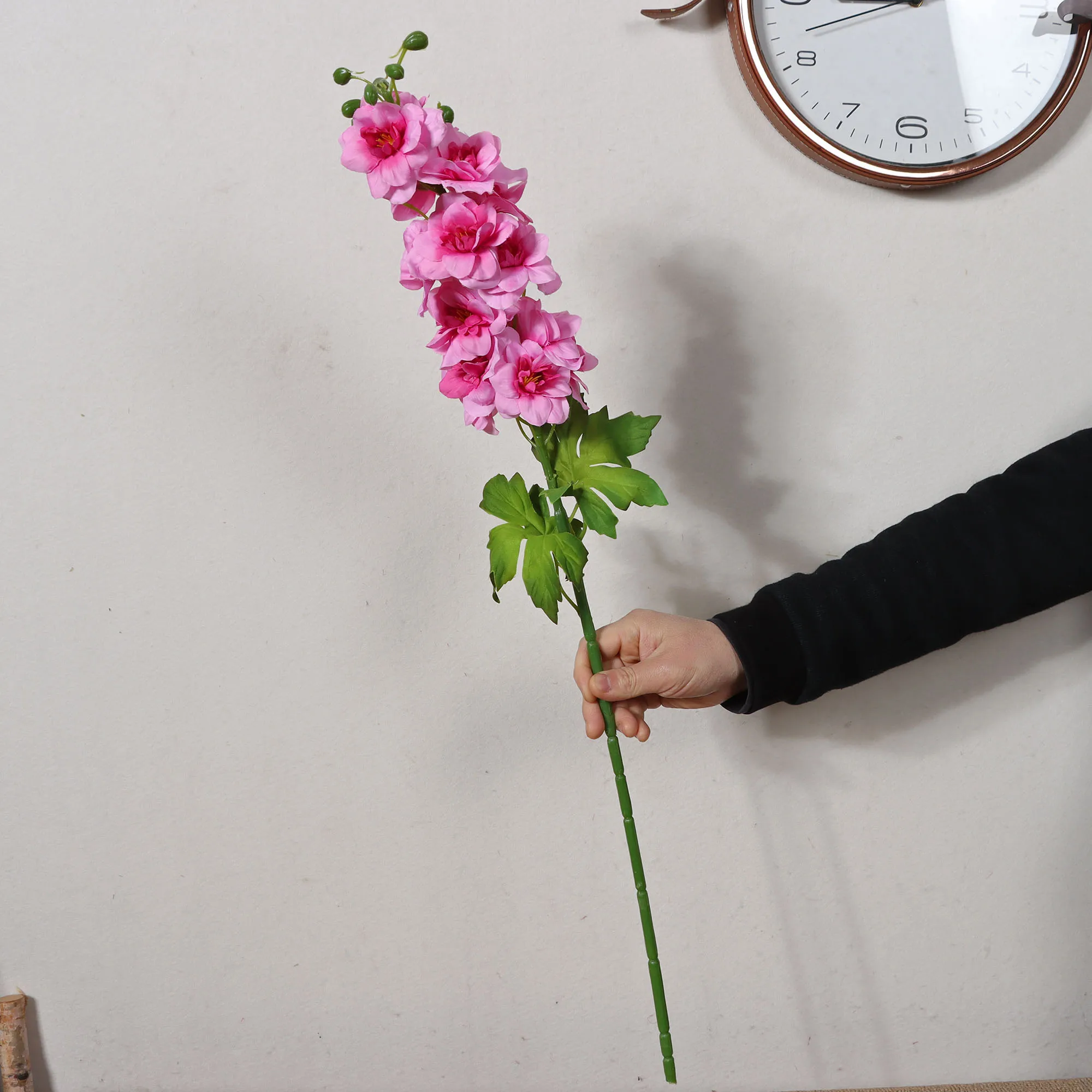 インテリア用大枝の造花：柔らかな布製でフロアを彩る自然感のある装飾