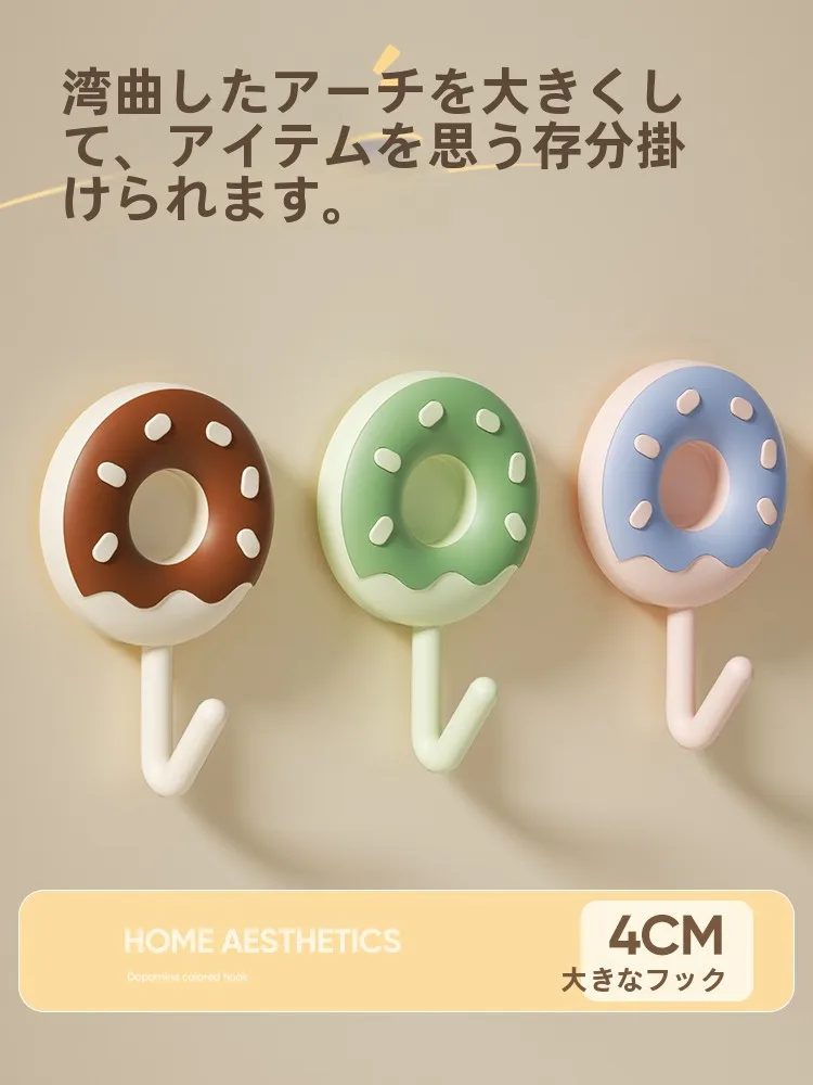 穴あけ不要の多機能フック：DIYで壁にグッズを飾るための最適な解決策