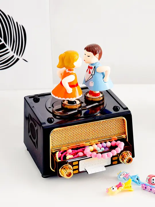 音楽ボックス 彼女への プレゼント バレンタインデー 誕生日 ギフト 創造的な回転ダンスキス ピアノ ラジオ