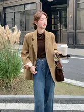 カーキ色の上質なウールブレンドショートジャケット【女性用・韓国風】（セットアップ対応）