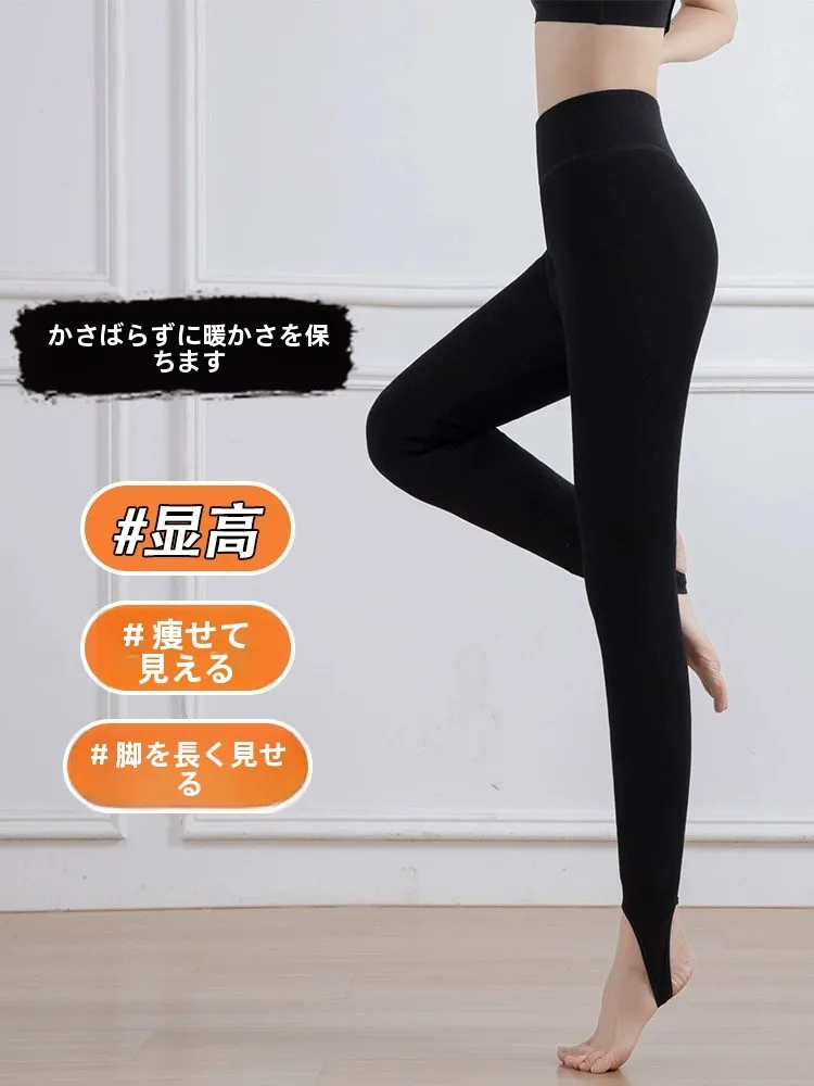 暖かい羊毛素材の高腰パンツ：オーバーパンツと冬タイツの機能性を比較する