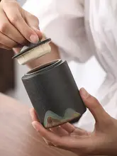手描きの遠山デザイン 茶葉缶【黒陶製・密封タイプ】