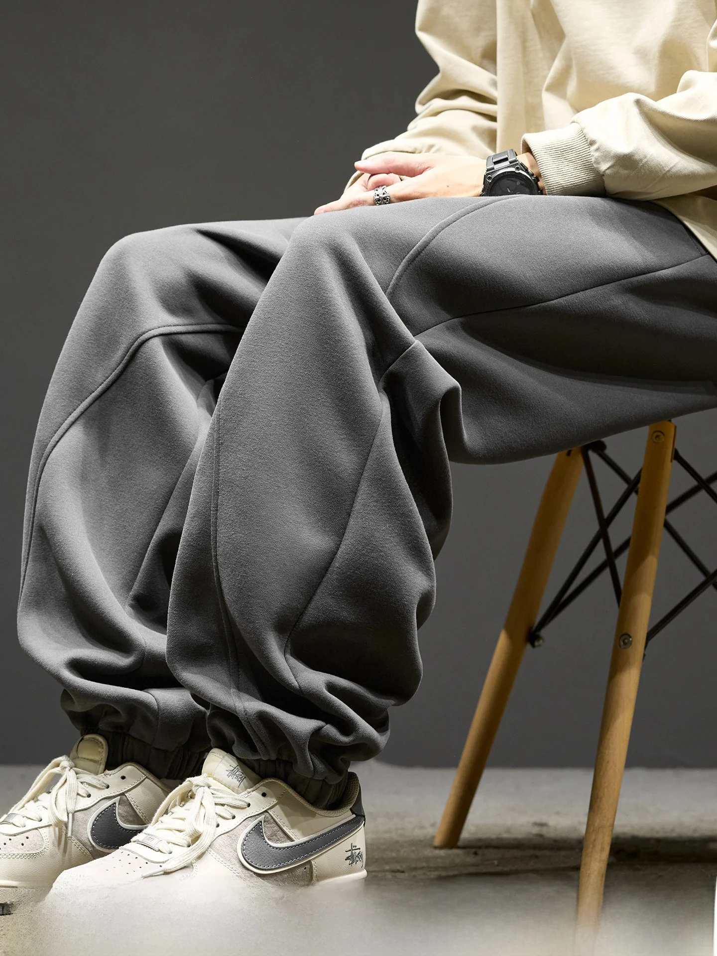メンズスウェットパンツ ブランド オリジナルデザインの実用性を検証：SZONのデコンストラクションデザインジョガーパンツ