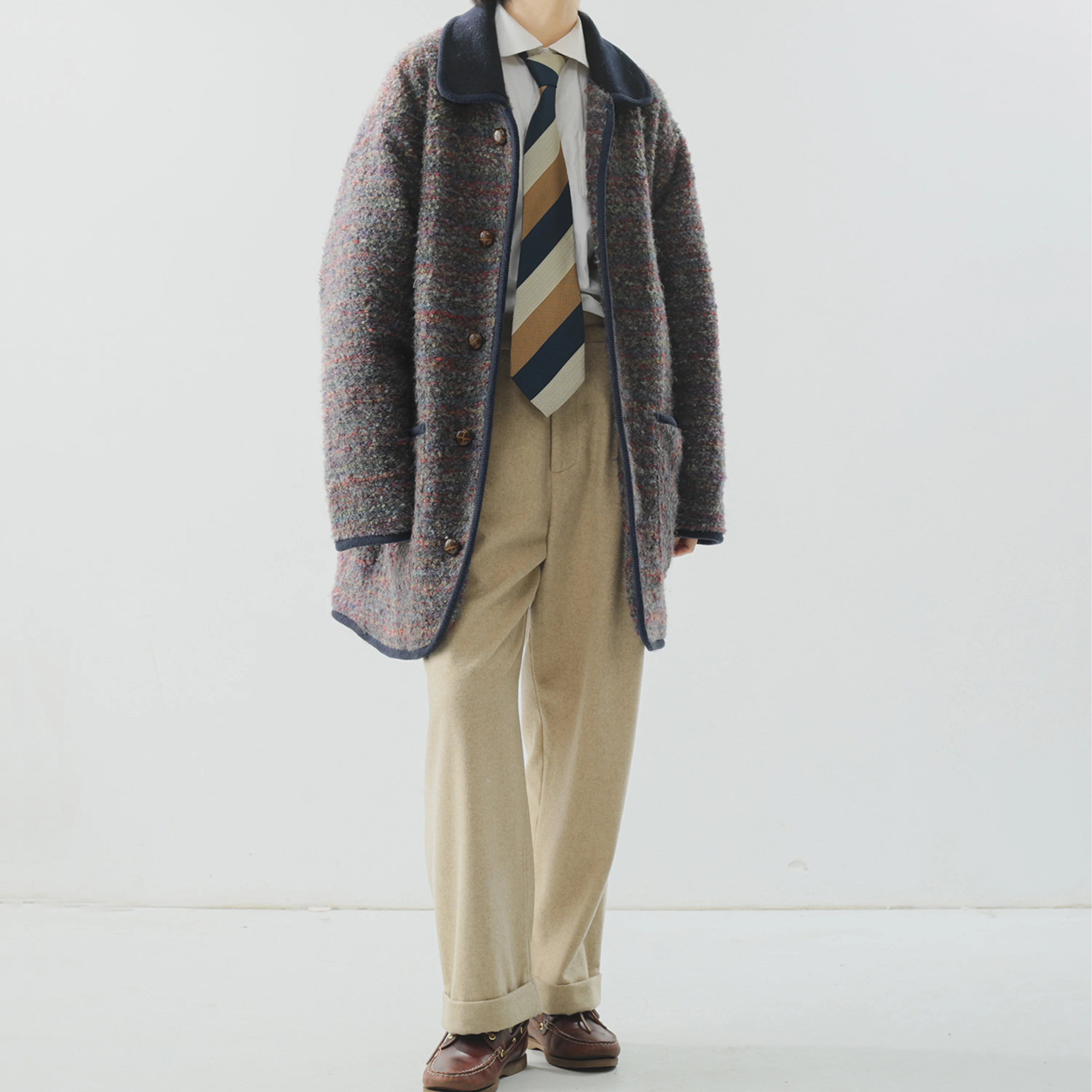 「カーキ色のテーラード  パンツ」を選ぶべきタイミングは？