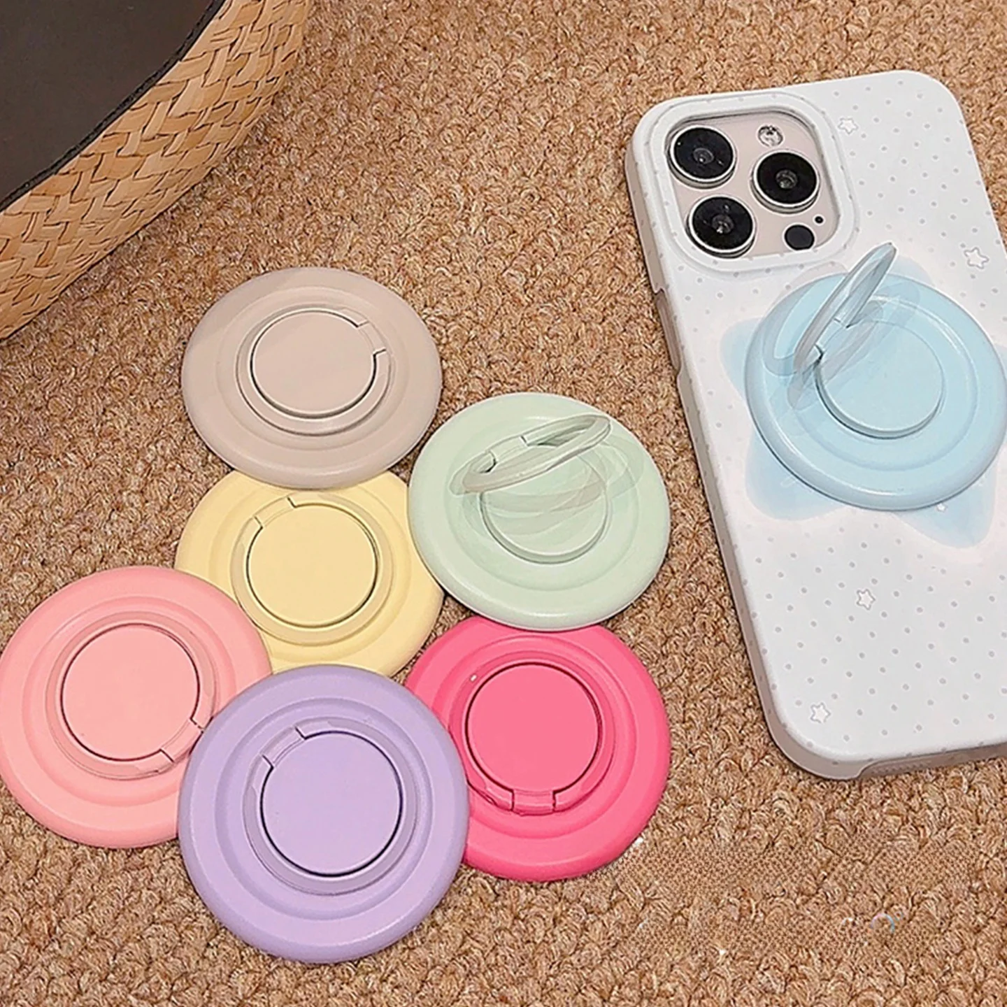 シンプルで回転可能な円形スマホホルダー：MagSafe対応強力吸着の実用性と設置位置の最適化