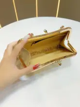 華やかさを添える！ビジュー付きクラッチバッグ【パーティーやフォーマルなシーンに最適】