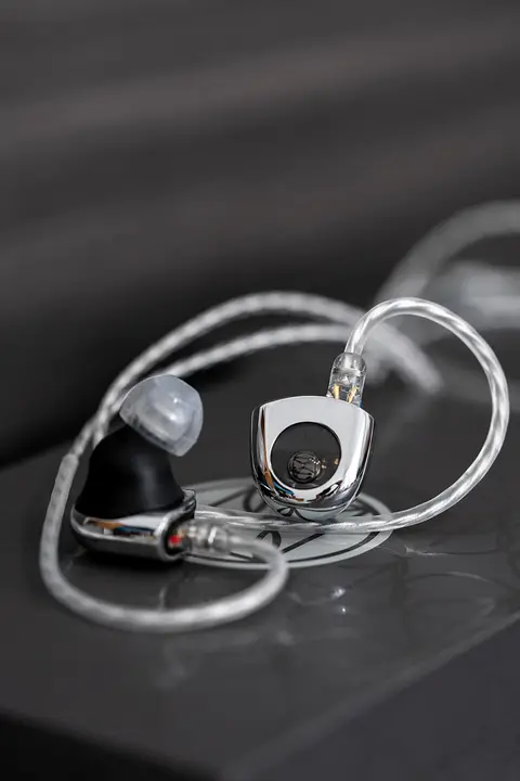 有線HiFi入耳式動圈イヤフォン【交換可能なケーブル付き】