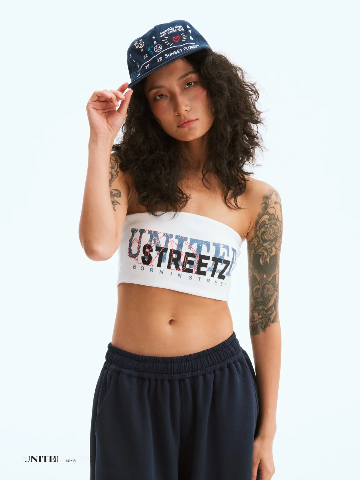 cカップのtシャツはどんな感じですか？アメリカンスタイルのプリントチューブトップが解決するリアルな悩み