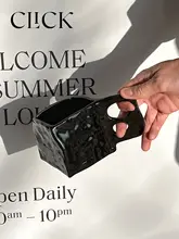 手作り感のある四角い陶器のコーヒーカップ【ユニークデザイン・マグカップ】