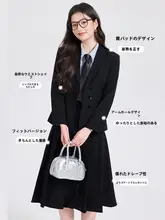洗練されたデザインのブラックスーツ【女性用・面接・小柄対応】（セットアップ対応）
