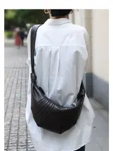 ラムスキンのショルダーバッグ【軽量・ジュエルデザイン・斜め掛け可能】