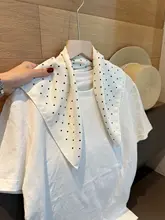 白色小円点の春秋用スカーフ【職場通勤・小さめデザイン】