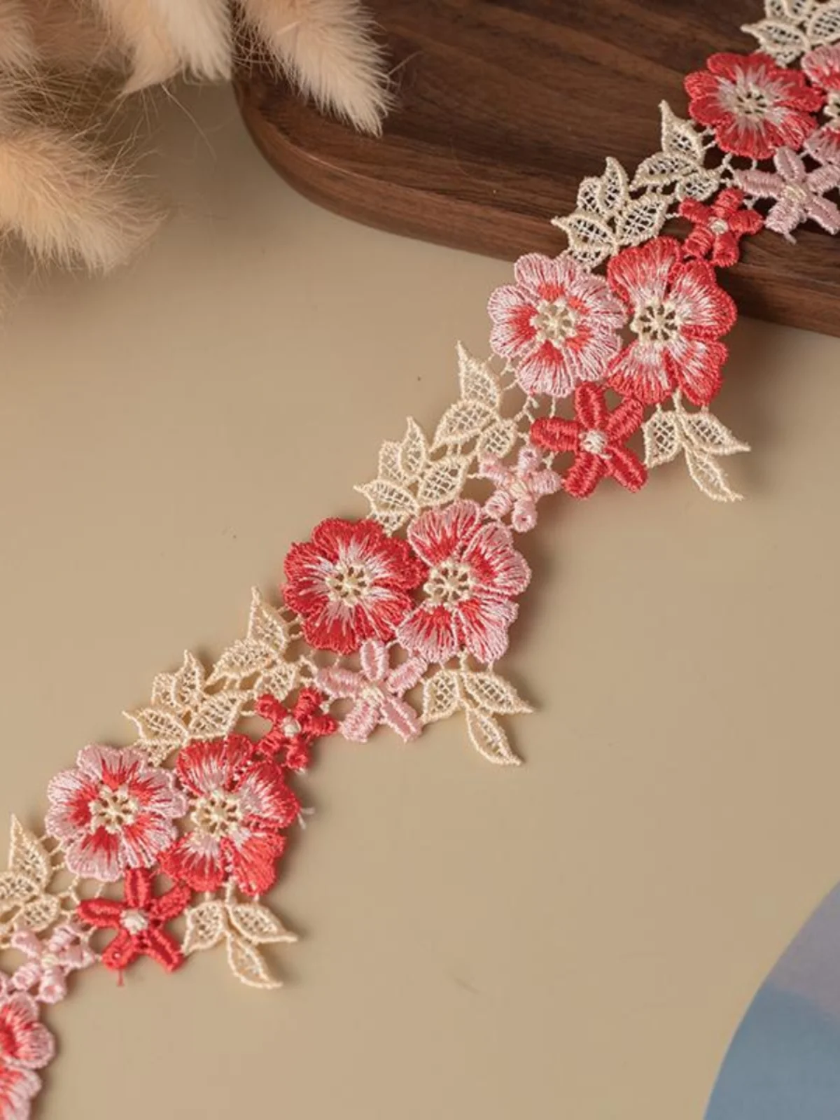 二色の水溶刺繍レース生地：幅広・手作り・DIY用の実用性と使い分け