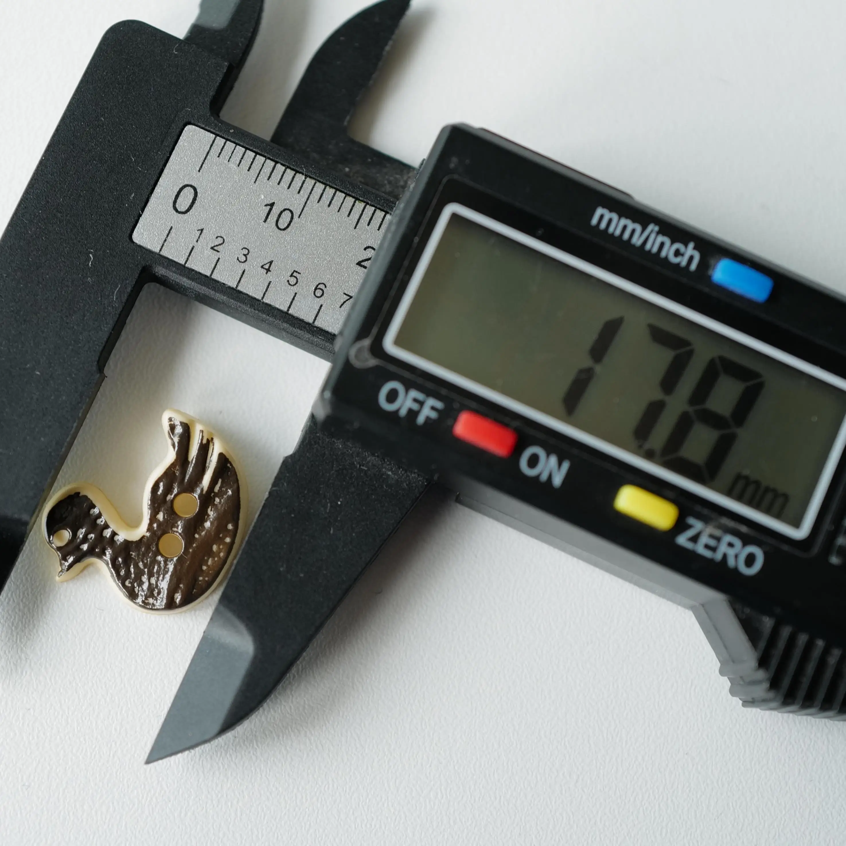 ハトメボタンを選ぶときに迷うなら、この1つの小鳥型ボタンが答えになる？