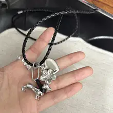 デザイン性の高い愛犬モチーフのネックレス【黒い革紐・シンプル・リップ型】
