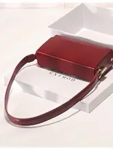 フランス風の赤い牛革ショルダーバッグ【結婚式用・斜め掛け】