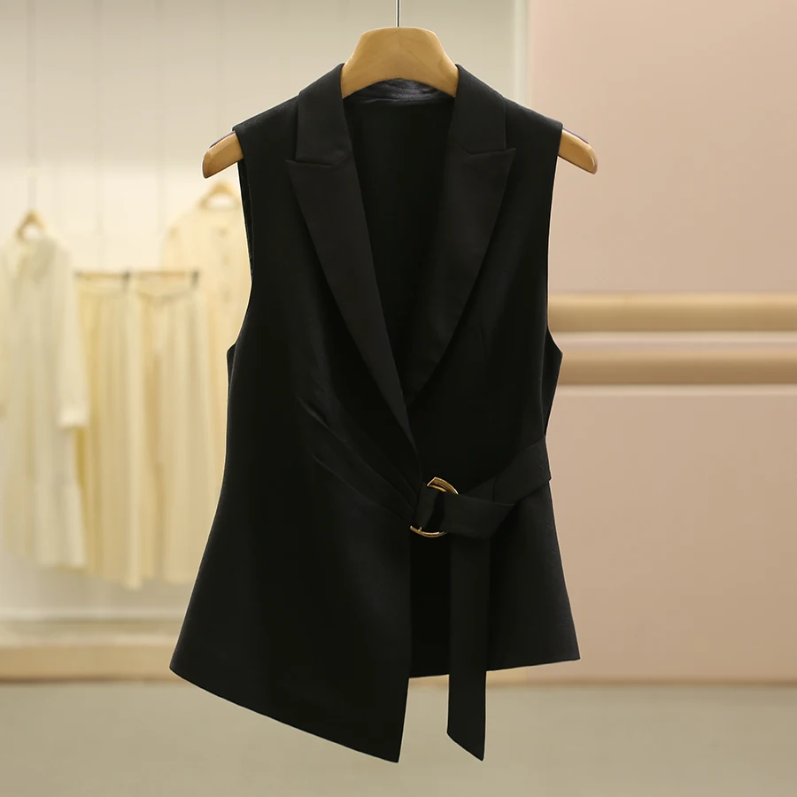 四十代の服選びで迷うなら、この「不規則デザインのウエストシェイプジャケット」が救う！