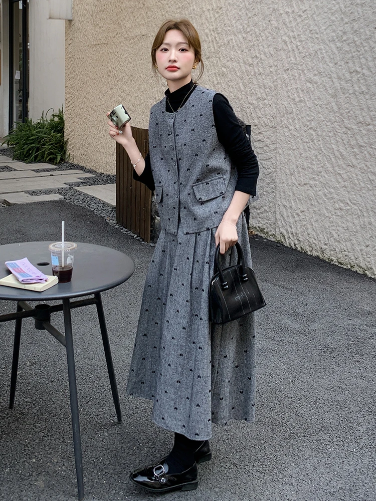 グレーとピンクのコラボコーデは、どうやって着るの？