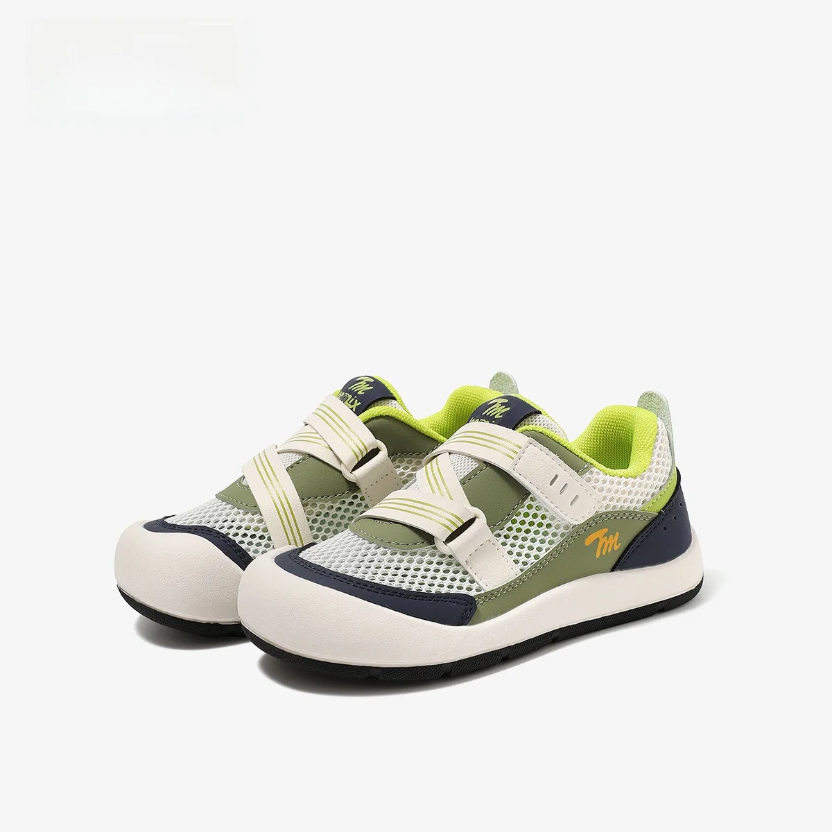 軽量アウトドアシューズ：春夏に最適な通気性と快適性を実現