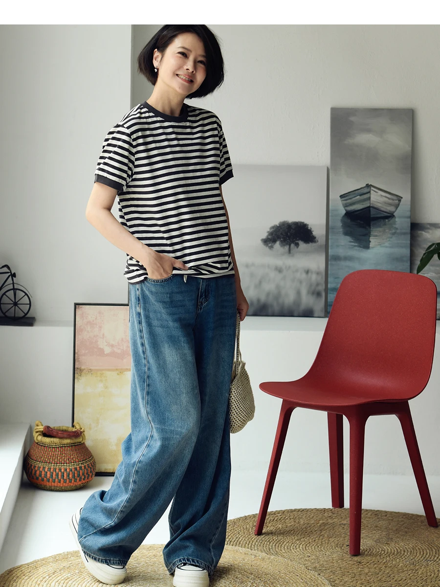 ママコーデの基本スタイルとは？グレーと白のストライプTシャツが実用性と心のケアを両立