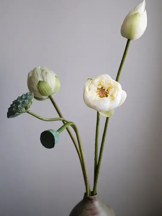 リアルな質感の蓮の花アートフラワー【インテリア装飾・リビング用】