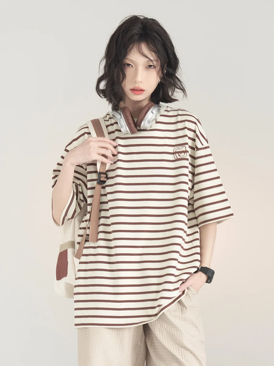 大人可愛いとはどういう意味？ストライプ柄半袖Tシャツのデザインと実用性