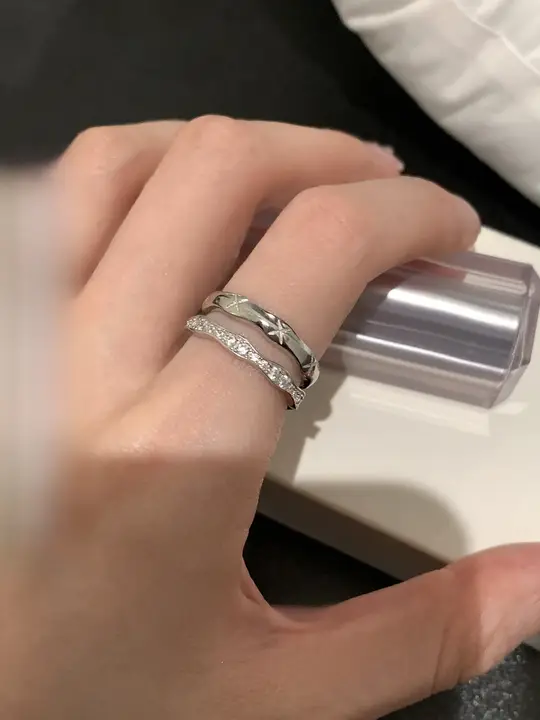 純銀製 ダブルダイヤモンドエンボスリング【スタイリッシュ・個性的】