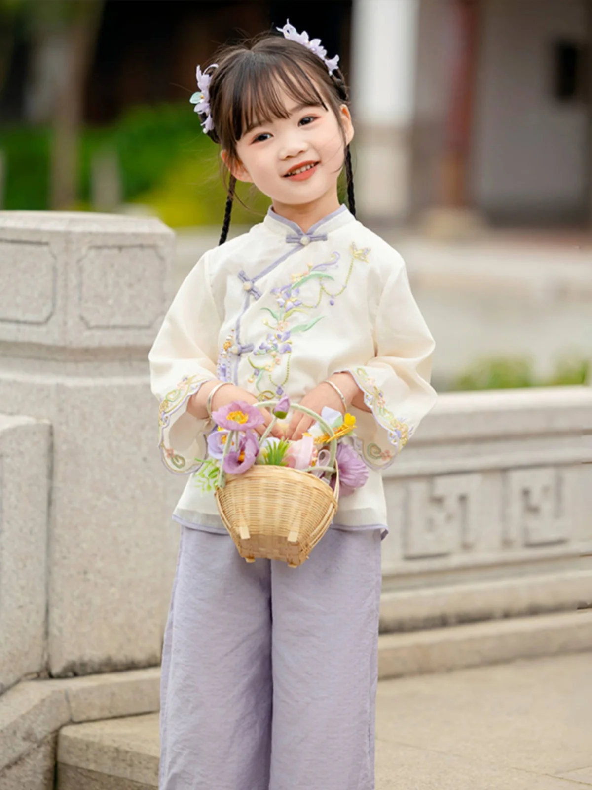 お宮参りに着る女の子の服装は、古風なチャイナドレスがベスト？