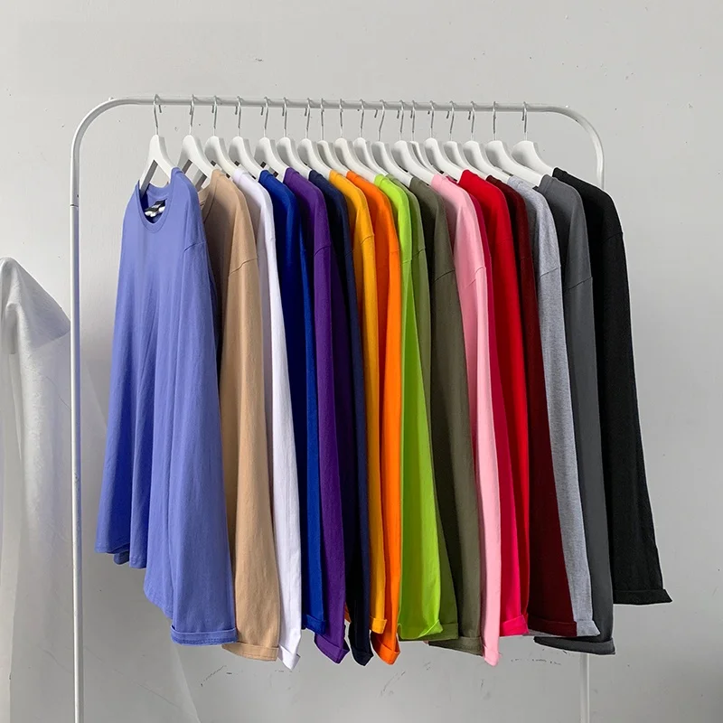 長袖Tシャツはどんなもので着る？黒白のカジュアル長袖が通勤・日常で活躍する理由