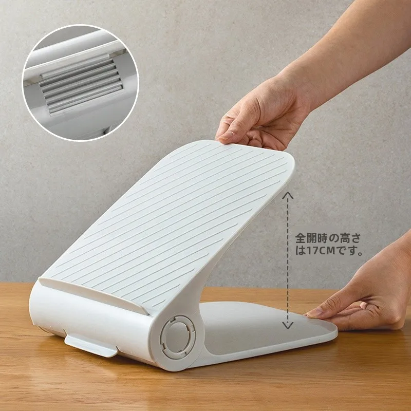 靴の収納に便利！調整可能な折りたたみ式二段靴トレイの収納効果と実際の使い方