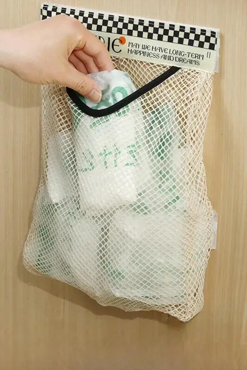 キッチン用壁掛け収納ネット【大容量・プラスチック袋対応・マジックテープ付き】