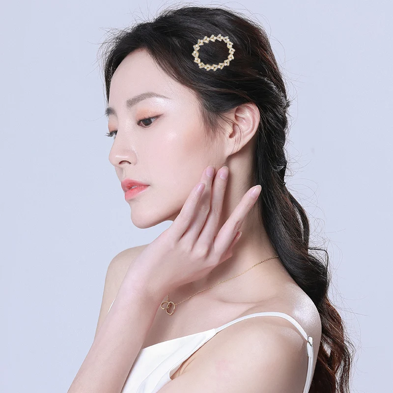ポニーテール サイドの固定に最適な花柄ヘアアクセサリーとは？