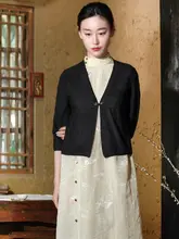 軽やかな羽根模様の黒色チャイナドレス風カーディガン【毛織り・開放的なデザイン】