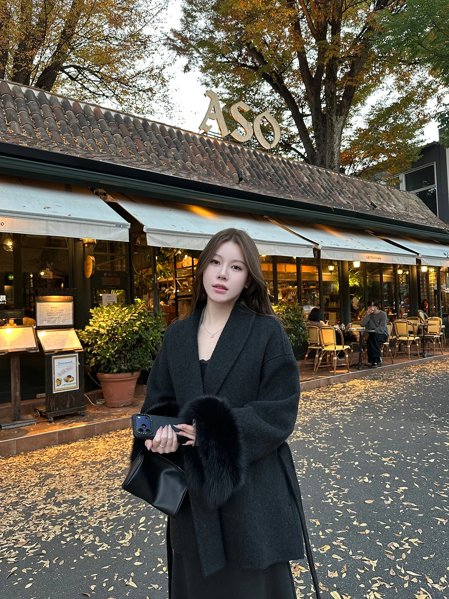 コートをいつまで着るべき？通勤女性が選ぶ「リバーシブルウールコート」の正しい着用時期とは