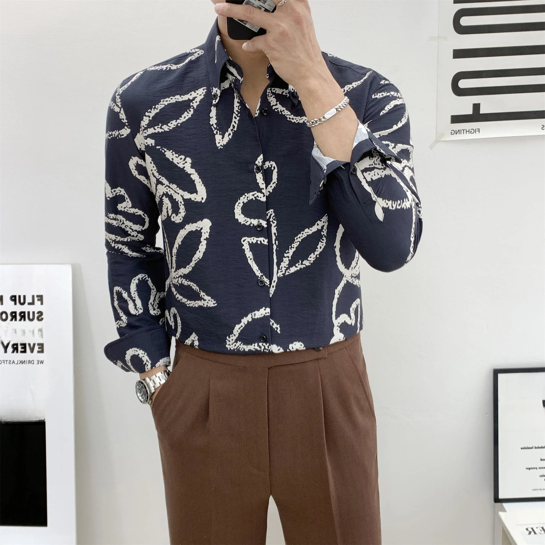 シンガポールで通勤する男性が、今こそ選ぶべきカジュアルシャツは？