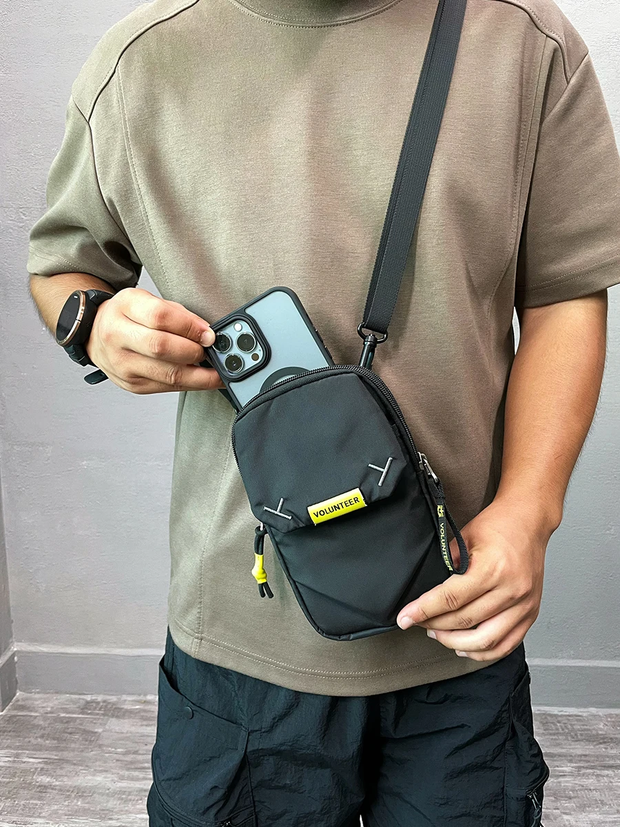 便利な多層スマホポーチ：軽量で通勤・アウトドアに最適な斜め掛けモデル
