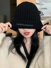 顔を小さく見せるニット帽【秋冬用・ブラック・耳あて付き・極上の柔らかさ】