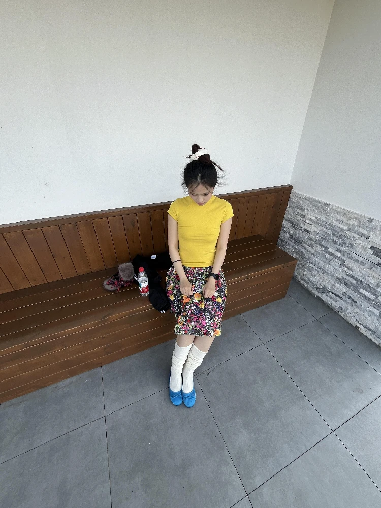 エレガントな花柄プリーツスカート：ヴィンテージ風のA型スタイルが女性に求められる理由