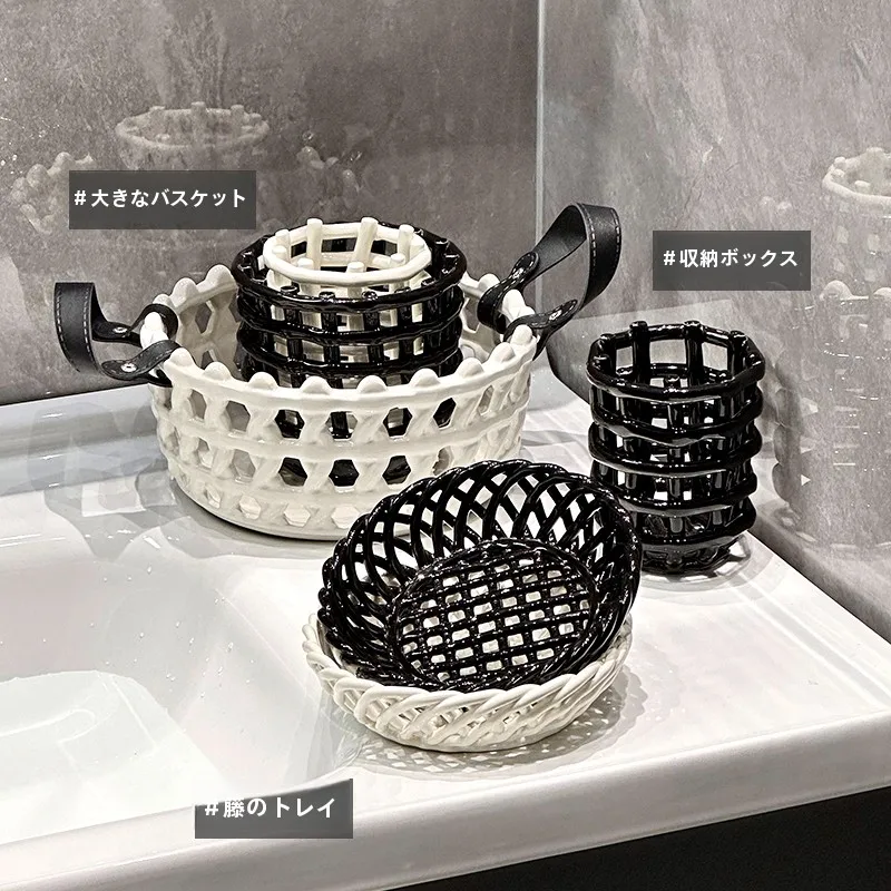 高級感ある陶器製ラタン風トレイ：生活雑貨のおしゃれな収納解決策