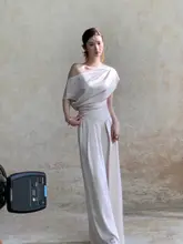 した雰囲気の斜め肩デザインカジュアルウェア【シンプルなデザイン・女性用・二点セットアップ対応】