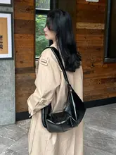 大人の女性にぴったり！ブラウンのカウホーン包【斜め掛け・大容量・月の形】