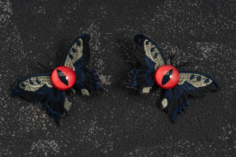 女性エラを正しく選ぶには？ダークゴシックスタイルの刺繍蝶クリップが教えてくれたこと