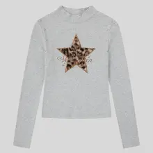 アメリカンスタイルのヒョウ柄と星刺繍の長袖Tシャツ【ハイネック・スリムフィット・春用】