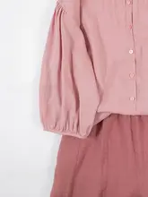 リネン使用 フリルネックのゆったりシャンブレーシャツ【春夏用・レディース・皺感】
