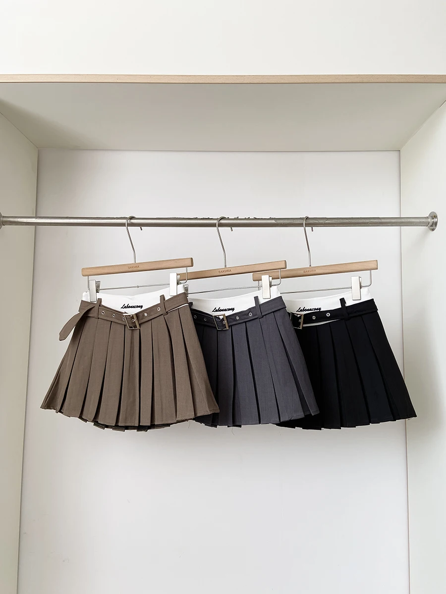 140センチの女の子に合う、今流行りのファッションは？刺繍入り高腰プリーツスカートが解決する