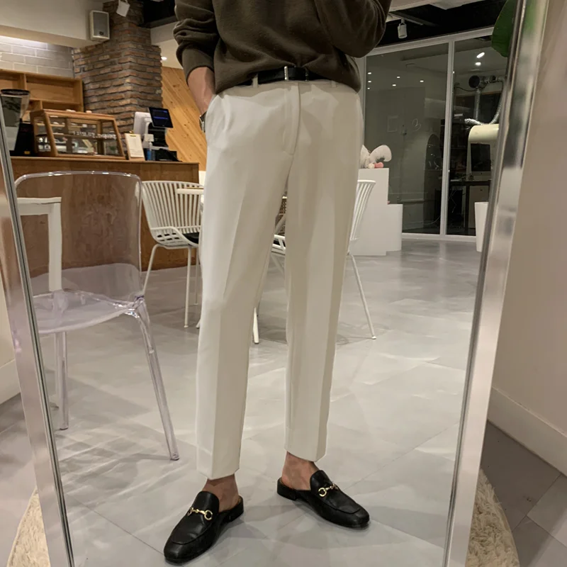 ファッション男が今、選ぶべき「春秋の無地テーパードパンツ」は？