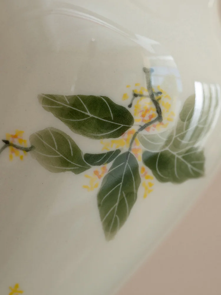 かすみ草の花瓶としてのヴィンテージ風陶器花器：中式スタイルの台面花瓶使い方と特性