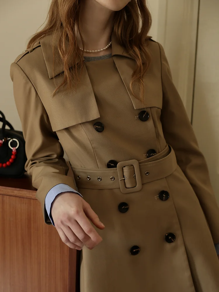 今の時期 レディース コーデ どうやって着こなすか？カジュアルで通勤にも対応するワンピース風コートが解決する