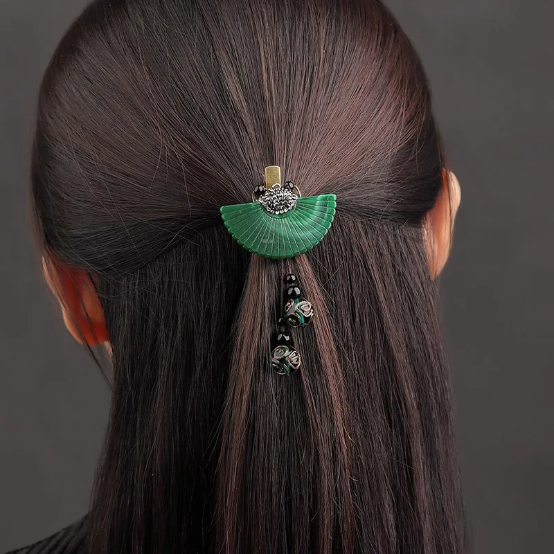 優雅な古風緑色ヘアクリップ：中式ヘアアクセサリーの復古デザインと実用性